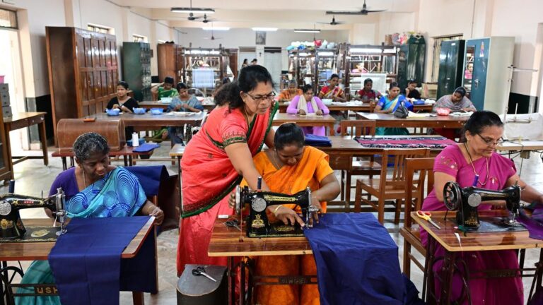சென்னை | லிட்டில் ஃப்ளவர் கான்வென்ட்டில், நீங்கள் இப்போது நேர்த்தியான கைவினைப்பொருள் சரிகை தயாரிப்புகளுக்கு ஷாப்பிங் செய்யலாம்