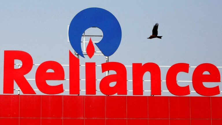 RIL Q4 நிகர லாபம் 2.4% உயர்ந்து, 4 19,407 கோடியாக உயர்ந்து, வாரியம் ஒரு பங்கிற்கு 5.5 டாலர் ஈவுத்தொகையை ஒப்புதல் அளிக்கிறது, ₹ 25,000 கோடி திரட்டுகிறது