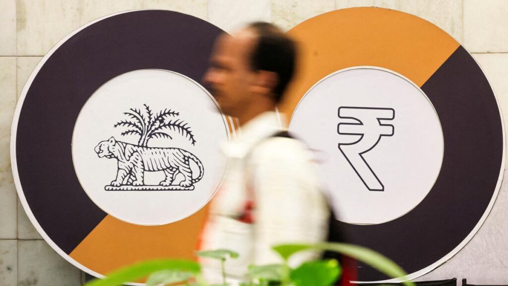அமெரிக்க டாலருக்கு எதிராக 85.53 ஆக குடியேற ரூபாய் 1 பைசா உயர்கிறது அமெரிக்க டாலருக்கு எதிராக 85.53 ஆக குடியேற ரூபாய் 1 பைசா உயர்கிறது
