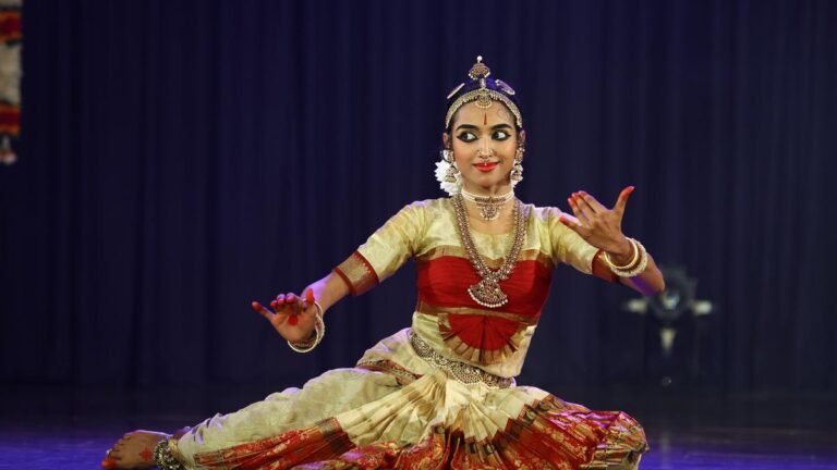 தனது சிஷ்யர்களுக்கு செயல்திறன் வாய்ப்பை வழங்க ஒரு பாரதநாட்டியம் குருவின் முன்முயற்சி