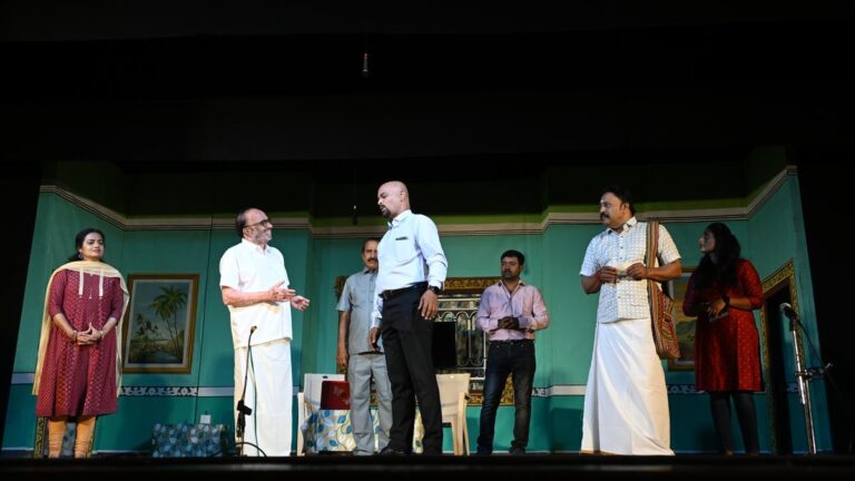 அகஸ்டோ கிரியேஷன்ஸ் அதன் சமீபத்திய தமிழ் நாடகமான அகிலா கிட்டிக்கு ஒரு புதிய கருப்பொருளைக் கொண்டு வருகிறது