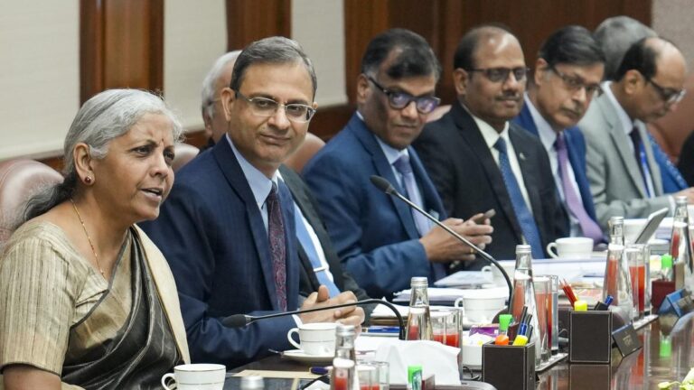 வளர்ச்சி கவனம் குறித்து அரசாங்கத்துடன் ஒத்திசைவாக ரிசர்வ் வங்கி, சித்தராமன் கூறுகிறார்