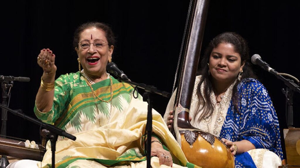 பேகம் பர்வீன் சுல்தானா தனது ஆற்றல்மிக்க விளக்கத்துடன் தொடர்ந்து மயக்குகிறார் பேகம் பர்வீன் சுல்தானா தனது ஆற்றல்மிக்க விளக்கத்துடன் தொடர்ந்து மயக்குகிறார்