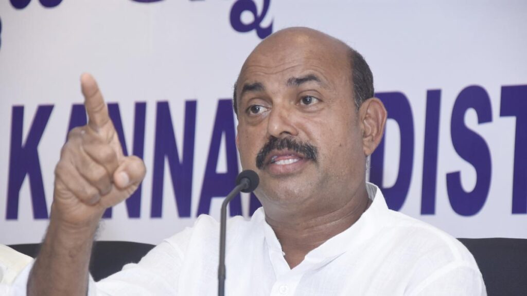 முன்னாள் எம்.எல்.ஏ மொஹியுதீன் பாவா புதிய மங்களூர் துறைமுக துணைத் தலைவரை அச்சுறுத்தியதற்காக பதிவு செய்யப்பட்டார்