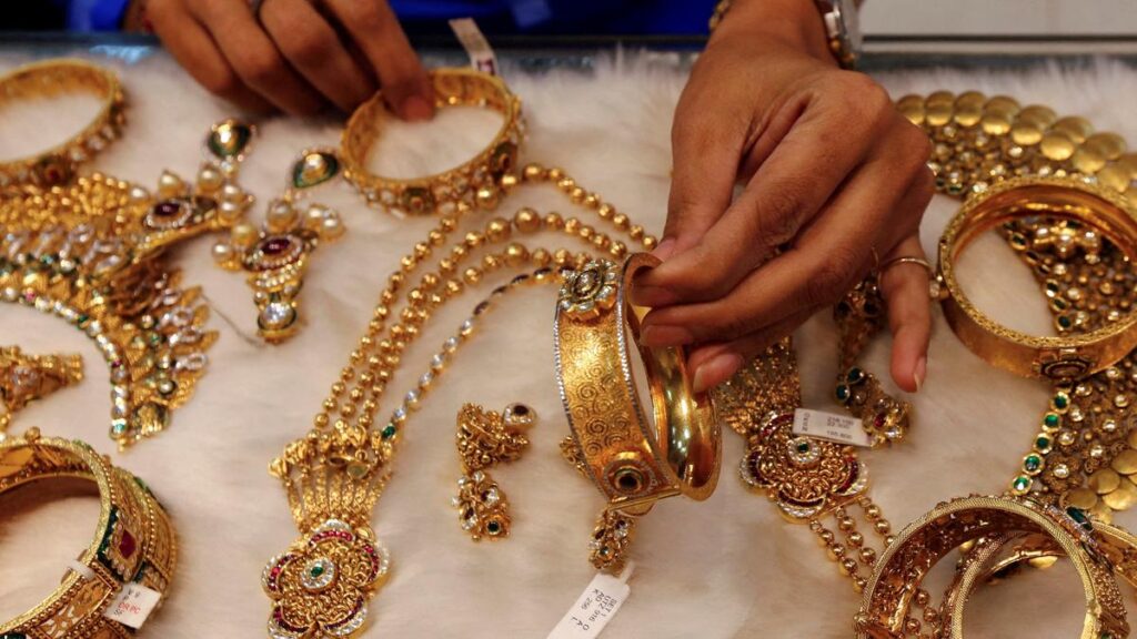 ரத்தினங்கள், நகை ஏற்றுமதி 15.81% குறைந்து 2,263 மில்லியன் டாலர் முதல் மே மாதத்தில்: gjepc ரத்தினங்கள், நகை ஏற்றுமதி 15.81% குறைந்து 2,263 மில்லியன் டாலர் முதல் மே மாதத்தில்: gjepc