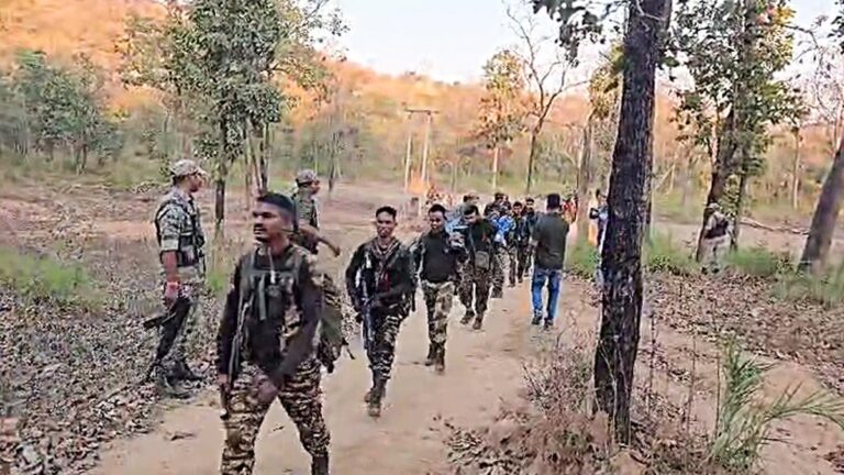 சத்தீஸ்கரில் மாவோயிஸ்டுகளால் கொலை செய்யப்பட்ட இரண்டு கிராமவாசிகள்