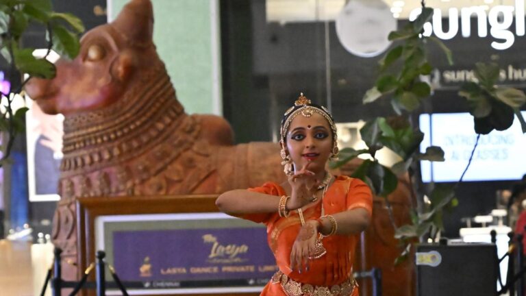 ஒரு மாலின் ஏட்ரியம் ஒரு கட்டமாக மாறியபோது