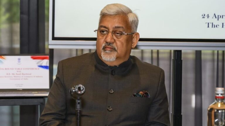 அரிய பூமிகளில் சீனாவுடனான கலந்துரையாடல்கள் நேர்மறையான விளைவுகளைத் தரும் என்று நம்புகிறார்: வர்த்தக செயலாளர்