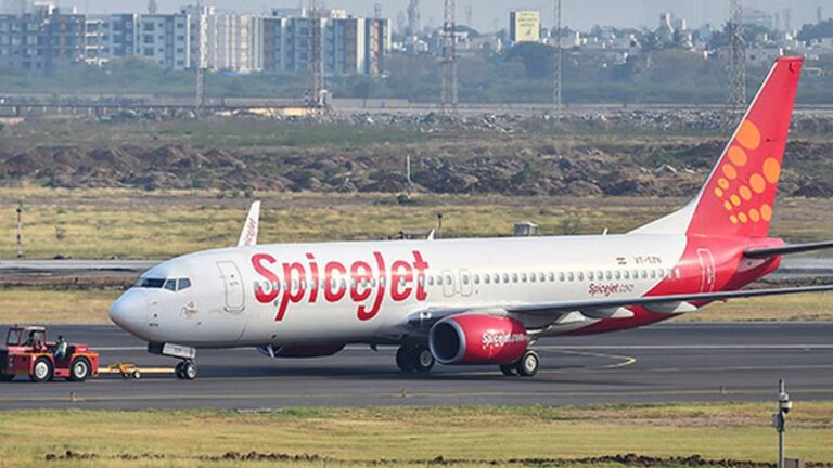 தவறான டிக்கெட் வழங்கியதற்காக பயணிகளுக்கு இழப்பீடாக ₹ 25,000 செலுத்த ஸ்பைஸ்ஜெட்டை நுகர்வோர் ஆணையம் கேட்கிறது